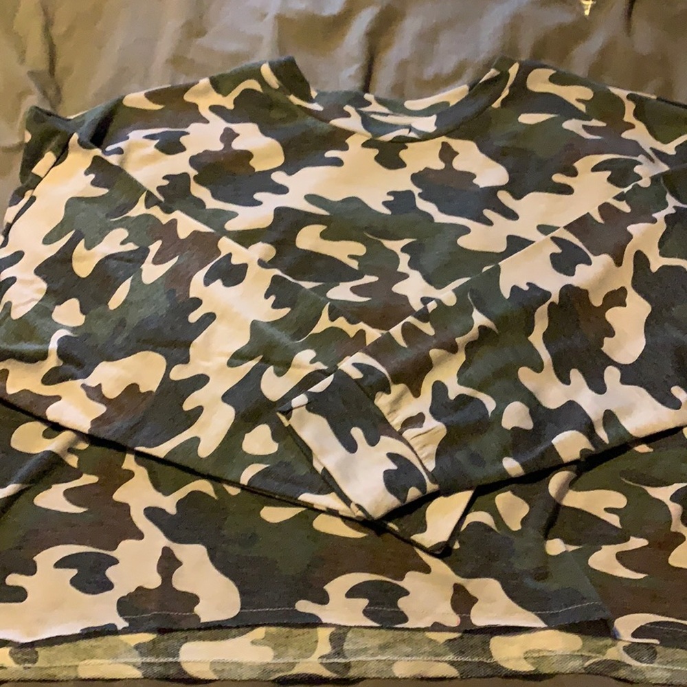 Tresics super soft camo crop top